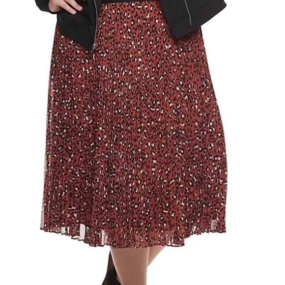 EVRI Dresses & Skirts - T-EVRI Pleated Print Skirt